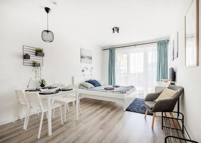 Modern Riverside Apartment With Free Parking