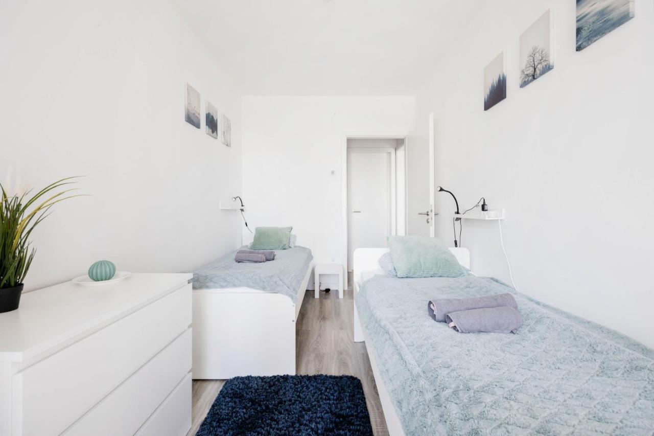 Modern Riverside With Free Parking Apartment